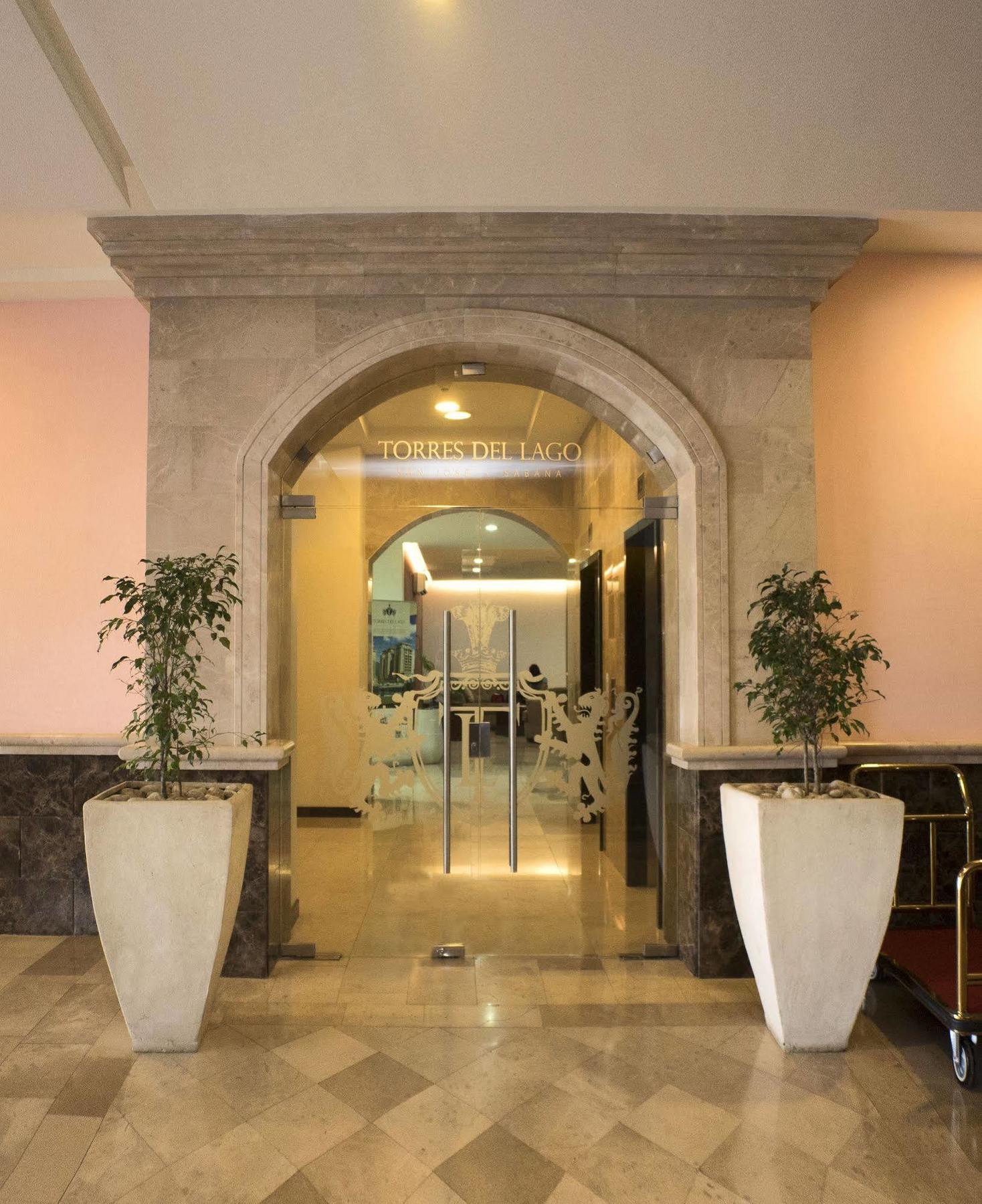 Torres Del Lago Suites And Apartments Сан-Хосе Экстерьер фото